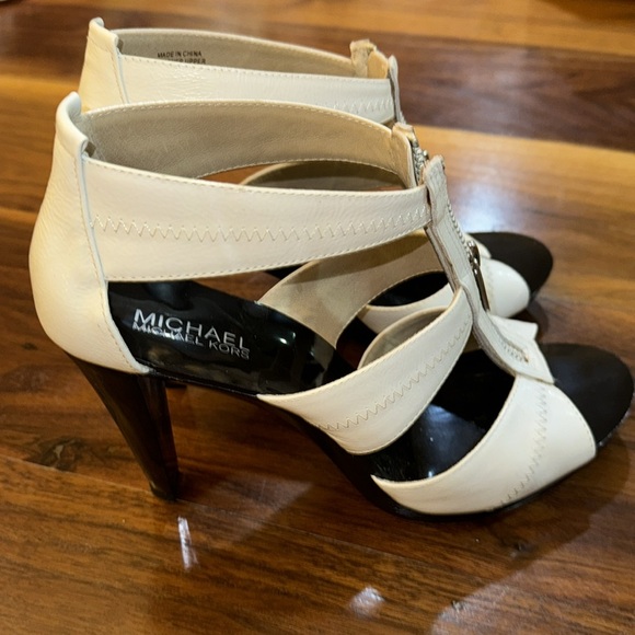 Michael Kors Size 10 M white  front zipper 4 “ Heel - Picture 3 of 8
